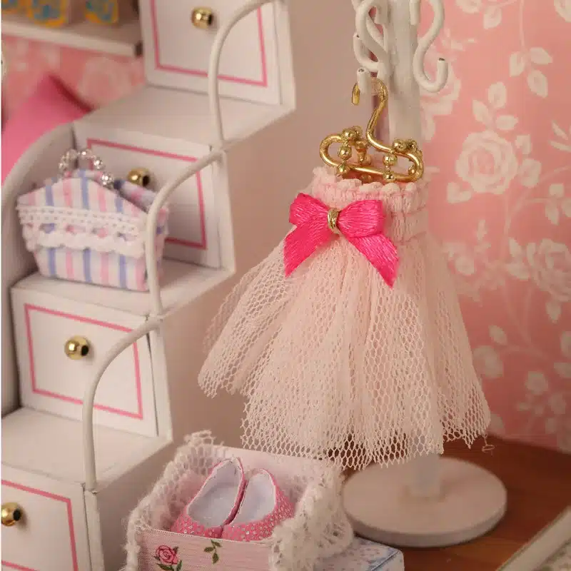 2017 Handmade Doll House Furniture Miniatura Diy Doll Houses Miniature Dollhouse Wooden Toys For Children Grownups Birthday Gif 12