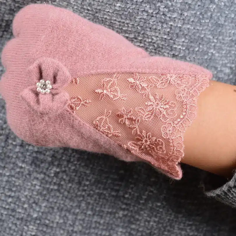 Women Lace Embroidered Wool Gloves New Winter Thick Ladies Bow-knot Ladies Gloves Grey And Pink Elegant Soft Mittens Gloves 10