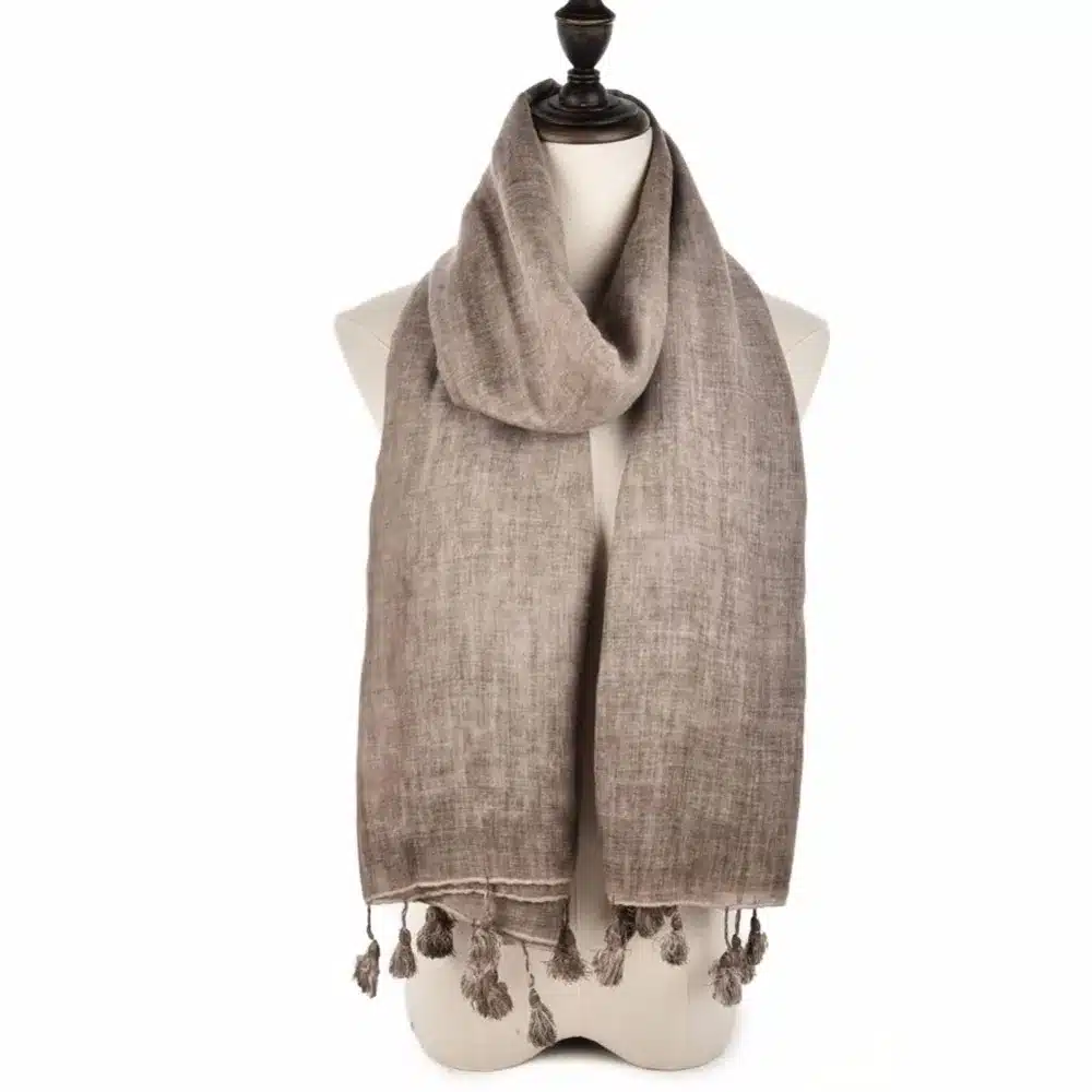 YI LIAN Brand New Women Personality Fashion Scarf Winter Section Of The Soviet Style Street Design Pashmina With Tassels SF972 13