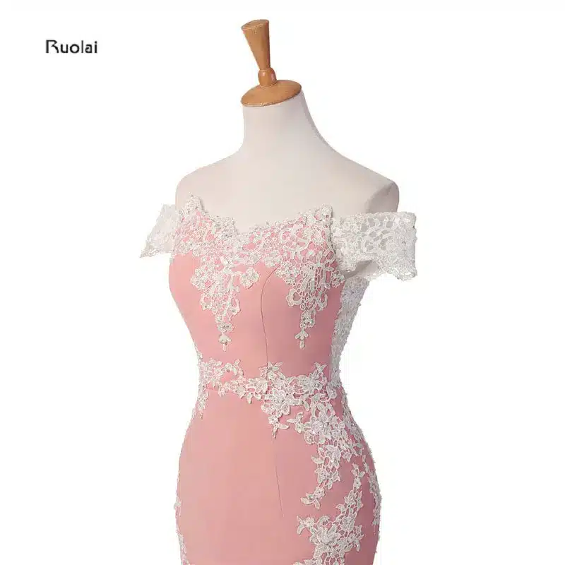 2017 Hot Sale Custom Made Pink Lace Appliques Off the Shoulder Long Mermaid Bridesmaid Dresses Maid Of Honor For Wedding Party 16