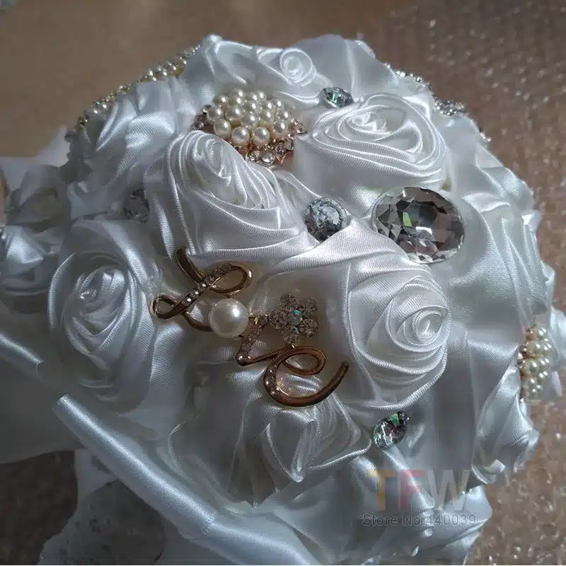Kyunovia In stock Stunning Wedding flowers White Bridesmaid Bridal Bouquets artificial Rose Wedding Bouquet FW139 20