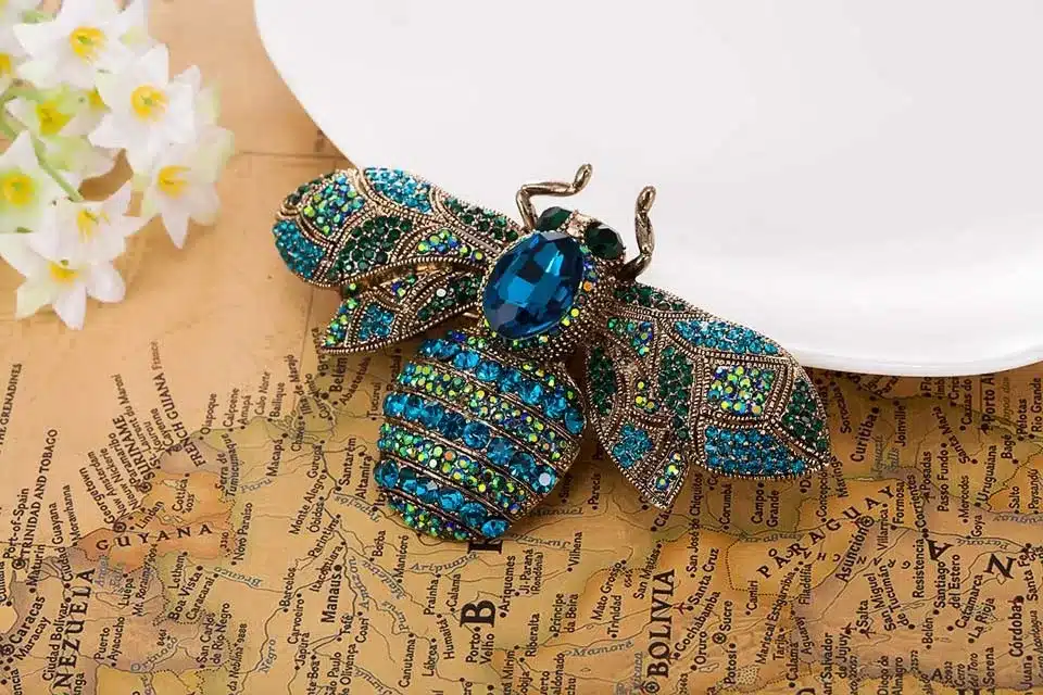 Blucome Big Size Bee Brooches Jewelry vintage Broaches Women Party Anniversary Jewelry Rhinestone Pin Brooch Hijab Accessories 10
