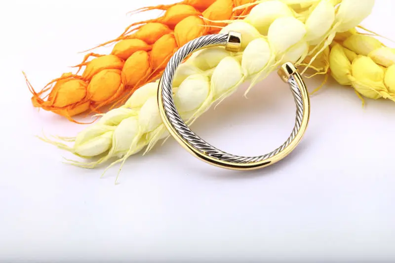 UNY Bangle Antique Twisted Wire Cross Bracelet Fashion Designer Brand Vintage Bangles Christmas Free Ship Womens Cuff Bracelets 23