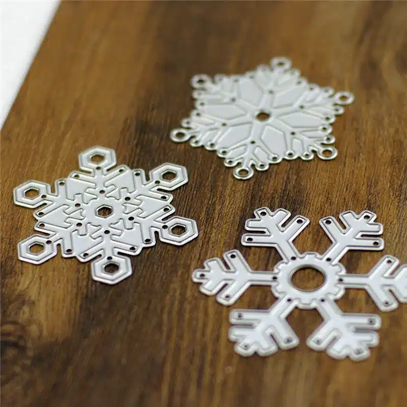QITAI 3pcs/lot Snowflake Shape Christmas DIY Paper Cutter Cutting Die Metal Material Creative Decoration Scrapbooking D49 7