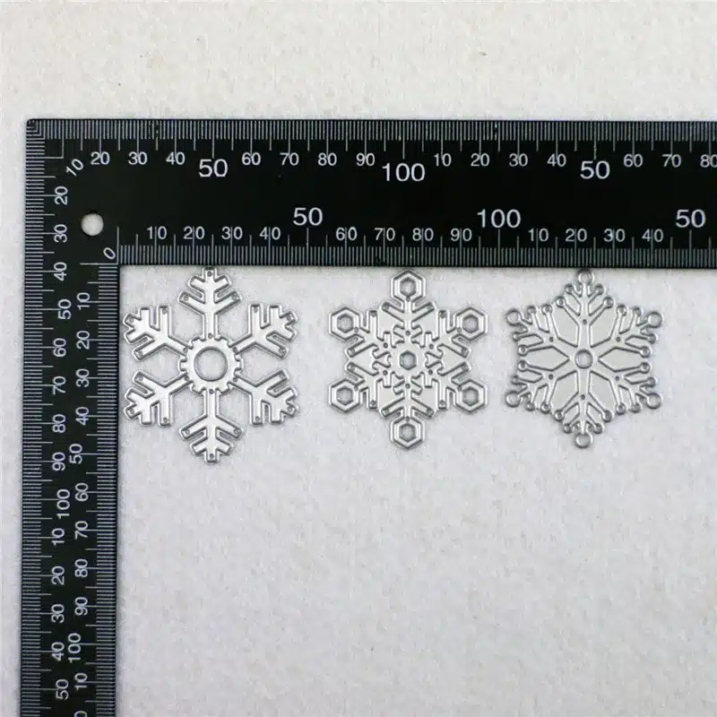 QITAI 3pcs/lot Snowflake Shape Christmas DIY Paper Cutter Cutting Die Metal Material Creative Decoration Scrapbooking D49 8