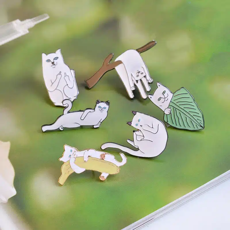 QIHE JEWELRY 6PCS/Set Cartoon Funny Cats Metal Brooch Pins Badge Pinback Button Corsage Gift Men Women Unisex Jewelry Gift 18