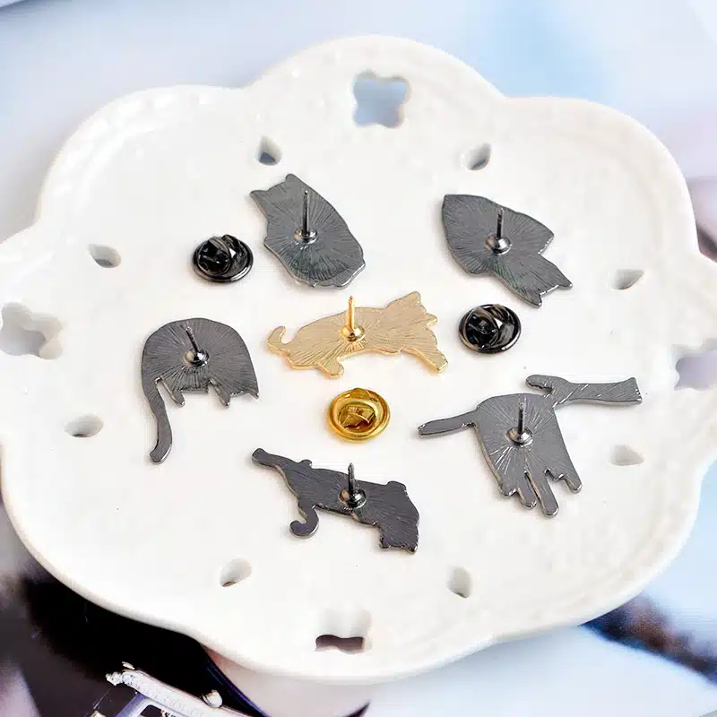QIHE JEWELRY 6PCS/Set Cartoon Funny Cats Metal Brooch Pins Badge Pinback Button Corsage Gift Men Women Unisex Jewelry Gift 21