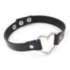 must nahast choker kaelakee metallist südamekujulise detailiga