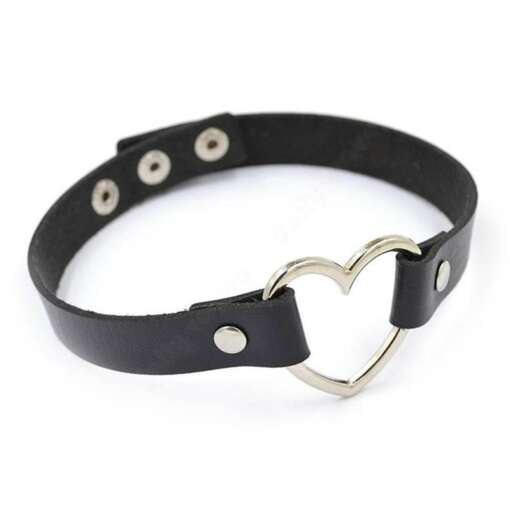 must nahast choker kaelakee metallist südamekujulise detailiga