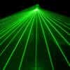 rohelised laserkiired pimedas ruumis