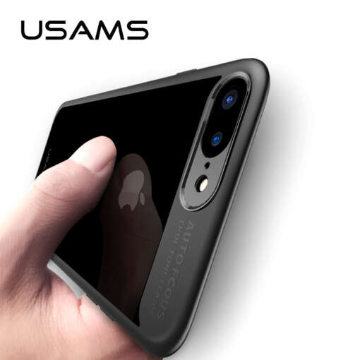 must iPhone 7 ümbris, millel on läikiv pind ja kaamera ava