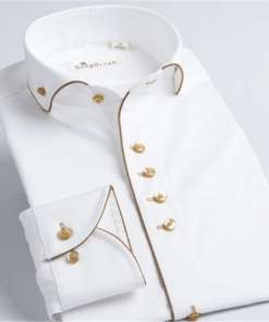 valge triiksärk kuldsete nööpide ja pruunide ääristega