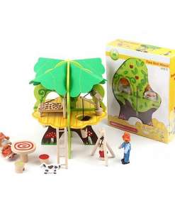 puidust puukujuline nukumaja koos väikeste nukkude ja mööbliga