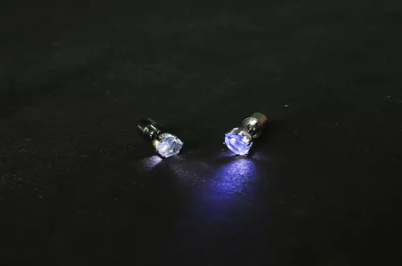 2017 New Gafas Led 20pairs/lot Hot Light Up Led Party Supplies Toys Bling Ear Studs Earrings Accessories For Dance 2