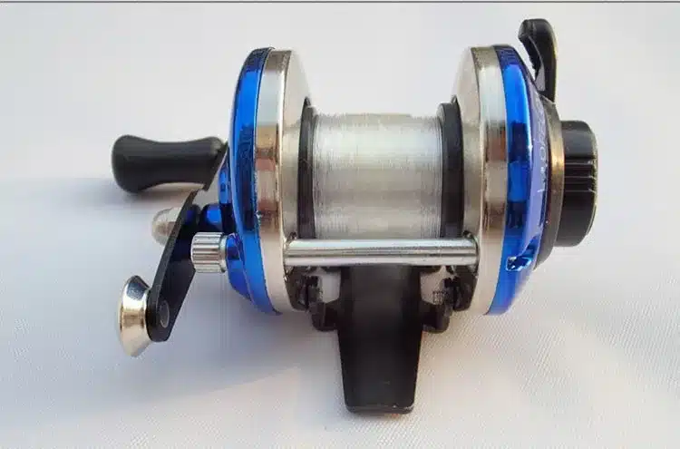 Low Price High Strength Right Hand Drum Casting Fishing Reel with 0.2mm Line 50m for Sea Beach Rock River Boat Ice Carp fishing 13