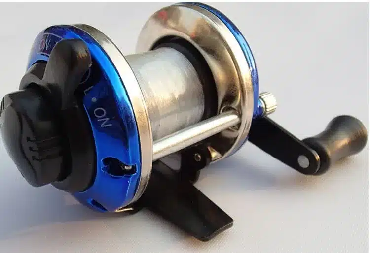 Low Price High Strength Right Hand Drum Casting Fishing Reel with 0.2mm Line 50m for Sea Beach Rock River Boat Ice Carp fishing 16