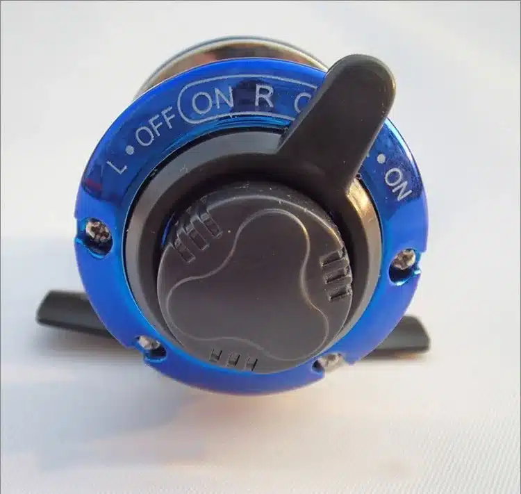Low Price High Strength Right Hand Drum Casting Fishing Reel with 0.2mm Line 50m for Sea Beach Rock River Boat Ice Carp fishing 17