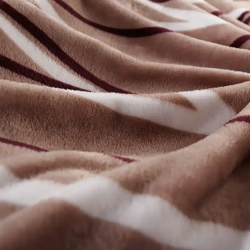 Cheap High quality 200x230cm throw blanket/fleece blanket on the bed ,soft winter flannel blanket for sofa warm bedspread 11