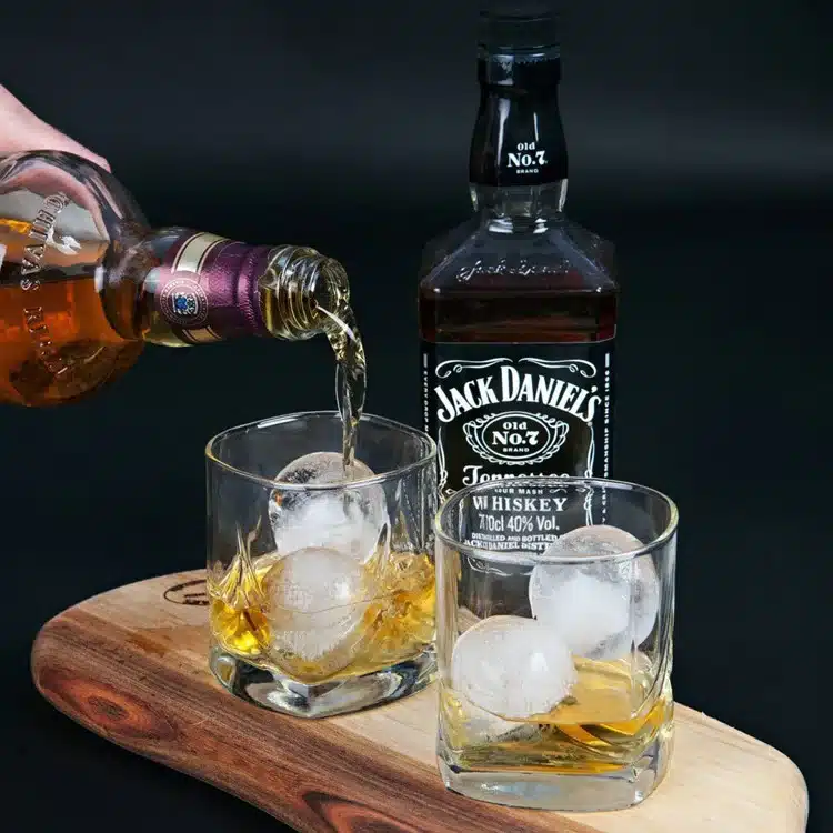 Whiskey Cocktail Big Ice Cube Tray 6 Holes Ice Cube Form Round Shaped Ice Ball Maker Silicone Ice Mold Bar Kitchen Accessories 18