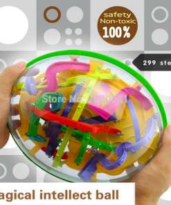 värviline läbipaistev pall, mille sees on keeruline labürint