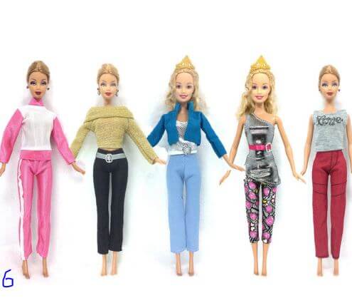 Erinevad riidekomplektid Barbie nukule | kujundav pilt e-kaubamaja pildikogust
