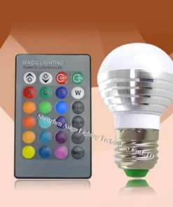 kaks hõbedase triibuga LED pirni ja kaugjuhtimispult värviliste nuppudega