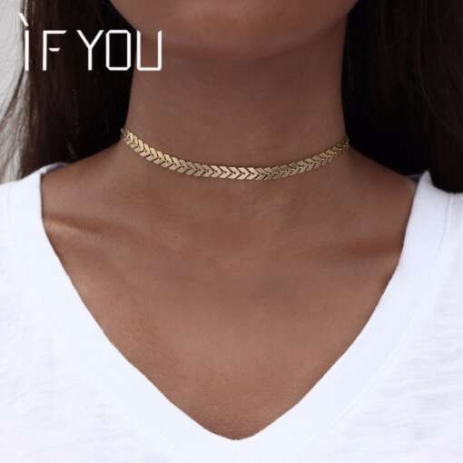 kuldne choker kaelakett naise kaelal