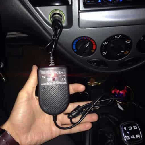 Erinevate otsikute sülearvuti laadija autosse