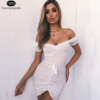valge off shoulder kleit tuttidega, millel on kroogitud esiosa