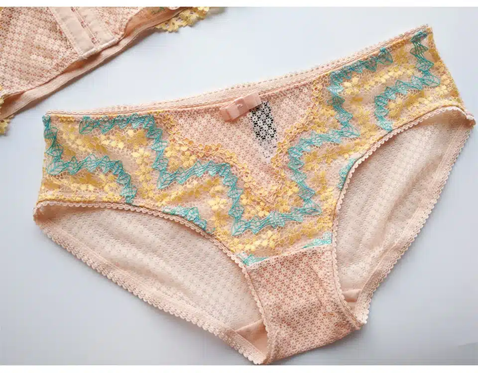 CINOON 2017 Fashion Ultra-thin Front Closure Lingerie Sexy Floral Underwear Women Flower Lace Bra Set Wireless Women bralette 30