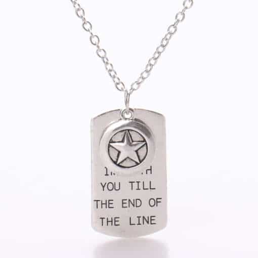 Captain America tsitaadiga kaelakee, millel on käsitsi tembeldatud kiri "I'M with you till the end of the Line" ja kilbi logo