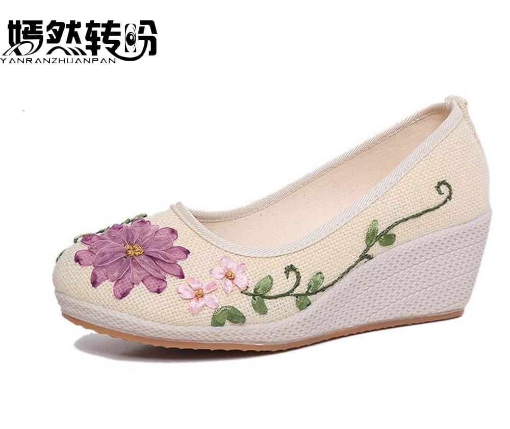 Lihtsad lilledega wedge kingad
