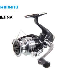 Lähedalt vaade Shimano Sienna spinningurullile, millel on must ja hõbedane viimistlus ning ergonoomiline käepide mugavaks kasutamiseks. Spinning - 1000FE/2500FE/4000FE sobib hästi erinevatele kalastustarvetele.