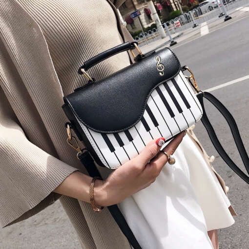 Klaveriklahvide mustriga naiste crossbody kott, valmistatud PU nahast, sobib vabaaja stiiliga.