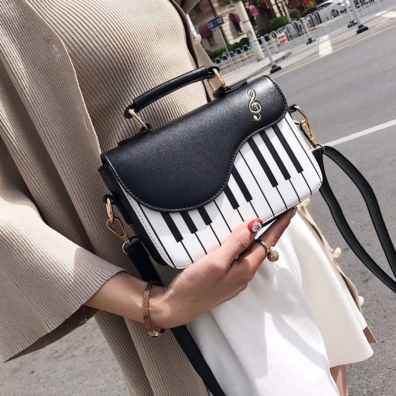 Klaveriklahvide mustriga naiste crossbody kott, valmistatud PU nahast, sobib vabaaja stiiliga.