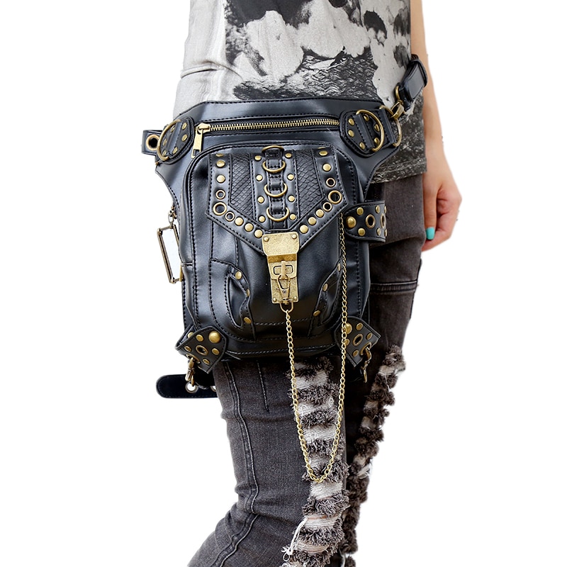 Erinevat moodi kantav pungilik kott, millel on gooti steampunk stiilis kolju detailid.