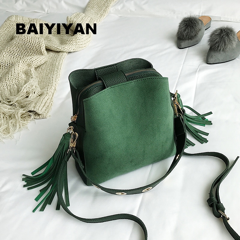 Külgedel tuttidega vintage stiilis kõrgekvaliteediline naiste crossbody kott.