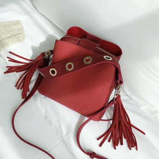 Külgedel tuttidega retro stiilis naiste crossbody kott, kõrge kvaliteediga ja vintage disainiga.