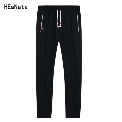 Mustad või hallid dressipüksid, saadaval erinevates suurustes, sobivad nii igapäevaseks kandmiseks kui ka sportimiseks. Slim fit stiil tagab mugavuse ja kaasaegse välimuse.