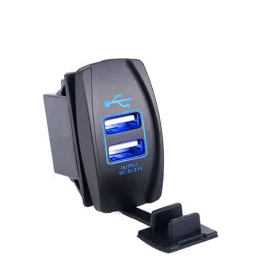 Universaalne kahe USB pordiga veekindel autolaadija, sobib iPhone'ile ja Samsungile, LED indikaatoriga, mustast plastikust, kompaktne ja vastupidav disain.