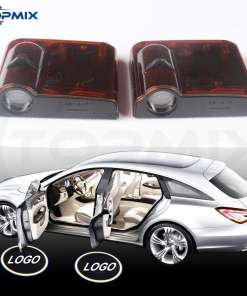 Kaks juhtmevaba LED logoprojektorit Volkswageni autouksele, mis kuvavad avamisel maapinnale VW logo.