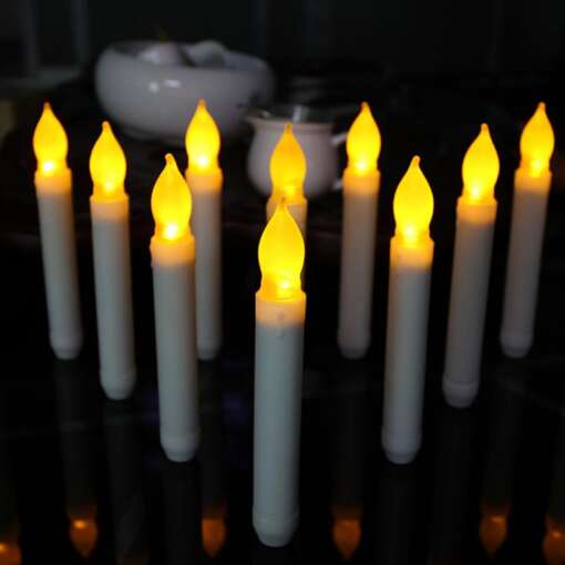 LED küünalde komplekt, 12 tükki, leegi vilkumise efekt, plastikust, soojad valged tuled.