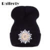 Suure kristallidest kaunistusega naiste müts, must, kudum, talvine, luksuslik, lillemustriga beanie.
