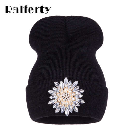 Suure kristallidest kaunistusega naiste müts, must, kudum, talvine, luksuslik, lillemustriga beanie.