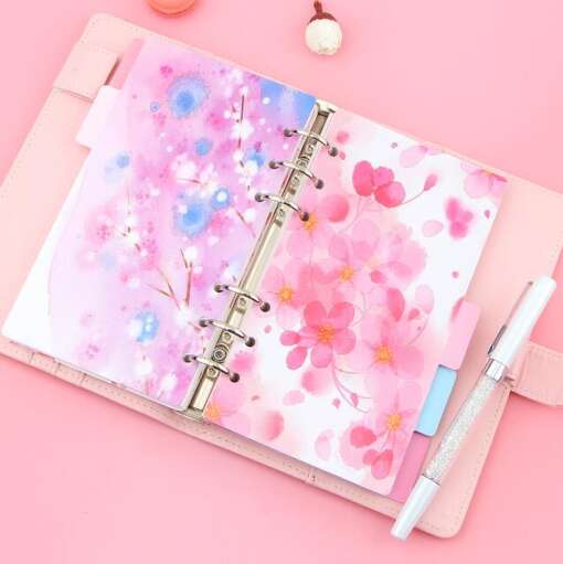 Värvilised märkmikulehed spiraalkaustikusse, kirsiõite motiiviga, A5/A6 suuruses, sobivad Dokibook ja Filofax planeerijatele.