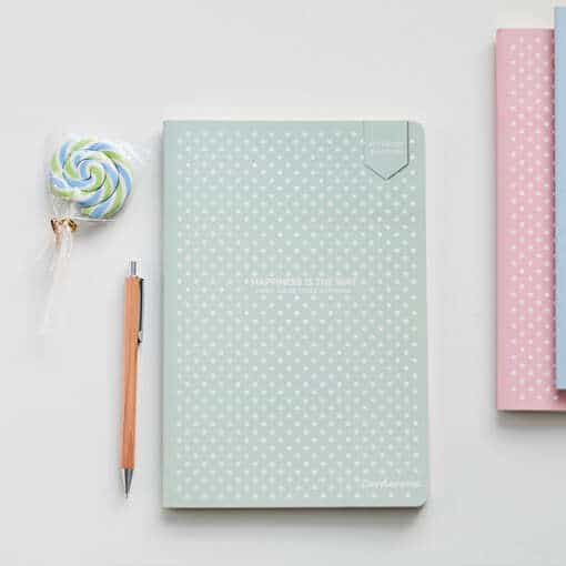 Pastelsed täpilised märkmikud pehme kaanega bullet journali stiilis