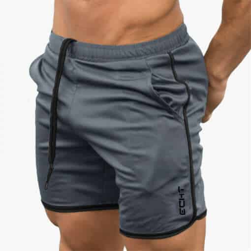 Mustad, sinised või hallid spordipüksid jõusaalis või vabas õhus treenimiseks, saadaval suurustes M, L, XL ja XXL.