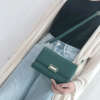 Lihtne kandiline crossbody kott, suur mahutavus, mitmeotstarbeline disain naistele.