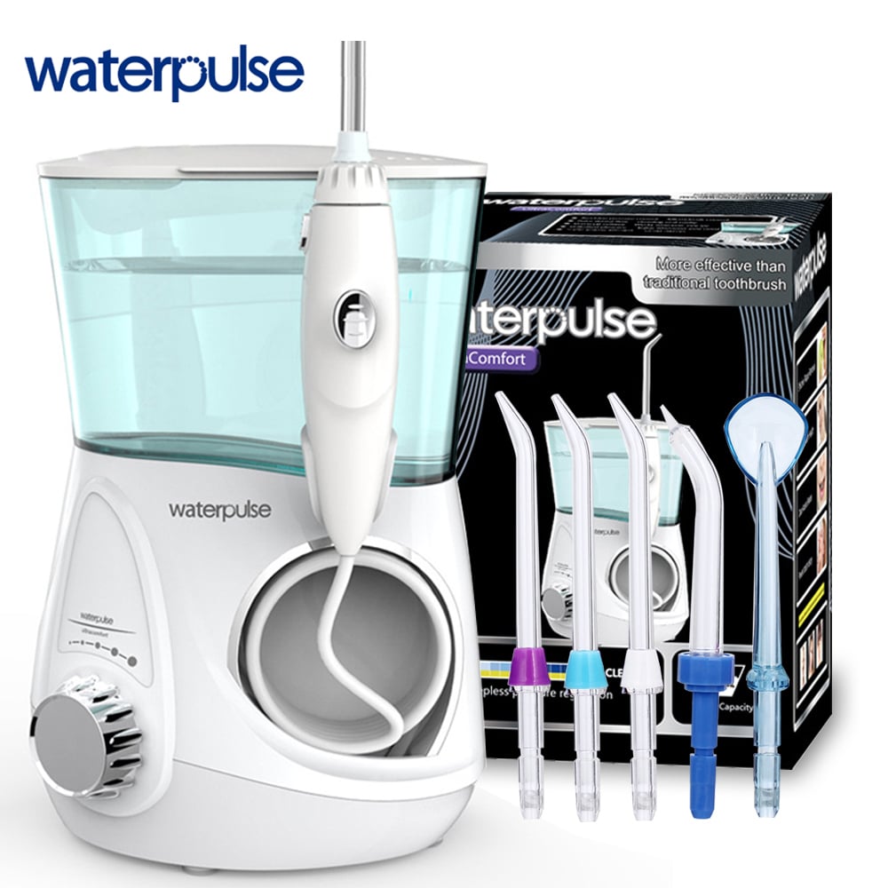 Waterpulse hammaste puhastamise komplekt, mis sisaldab 5 veejuga otsikut ja rohelist veepuhastajat.