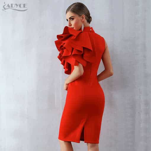 Uhke volangilise käisega valge ja punane peokleit, varrukateta, bodycon stiilis, ruffles detailidega.